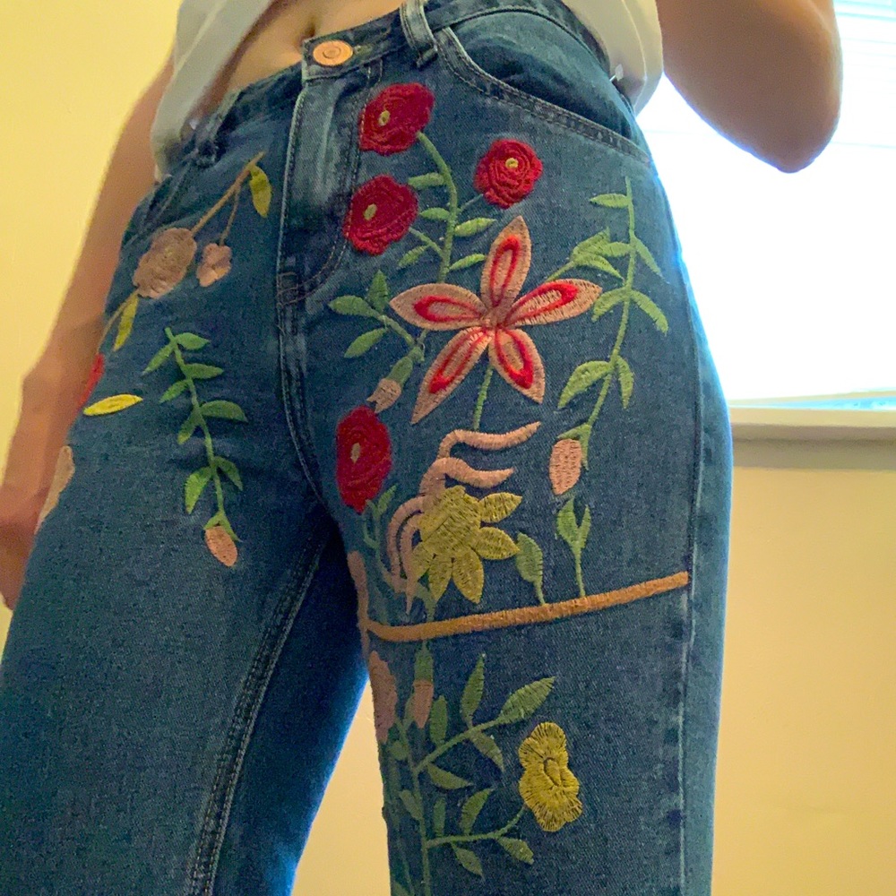 Floral embroidered Jeans